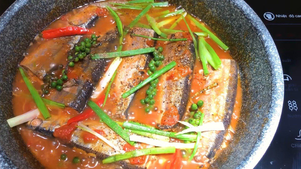 Braised Japanese Mackerel with Tomatoes