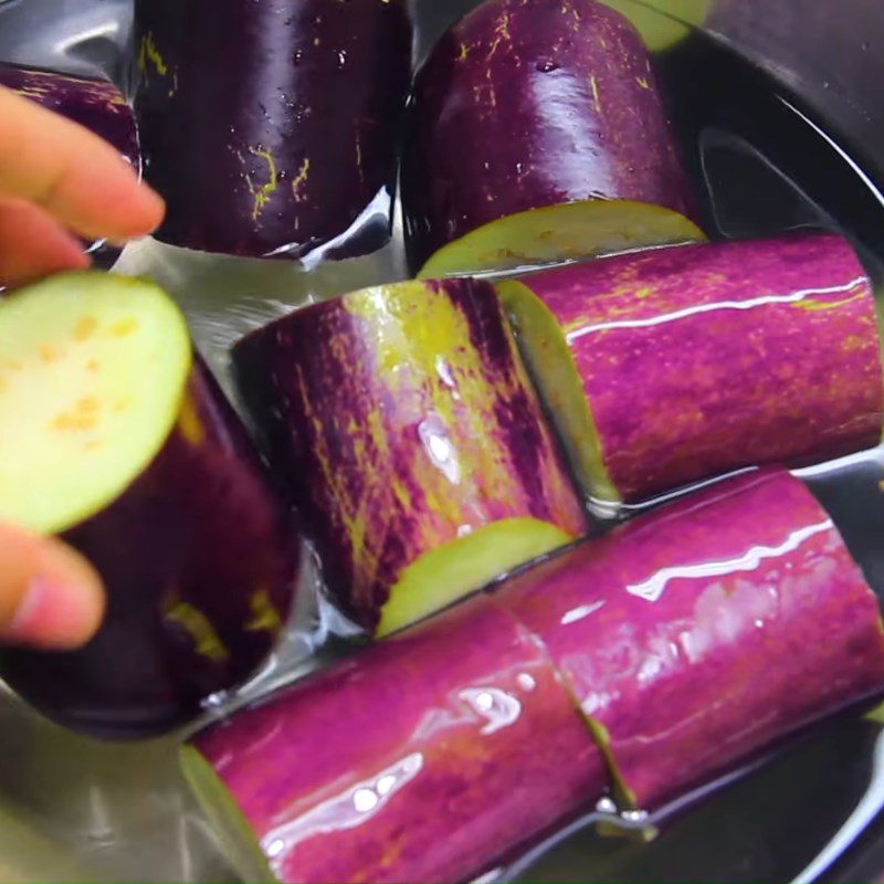 Step 1 Prepare the eggplant Steamed stuffed eggplant with soy sauce