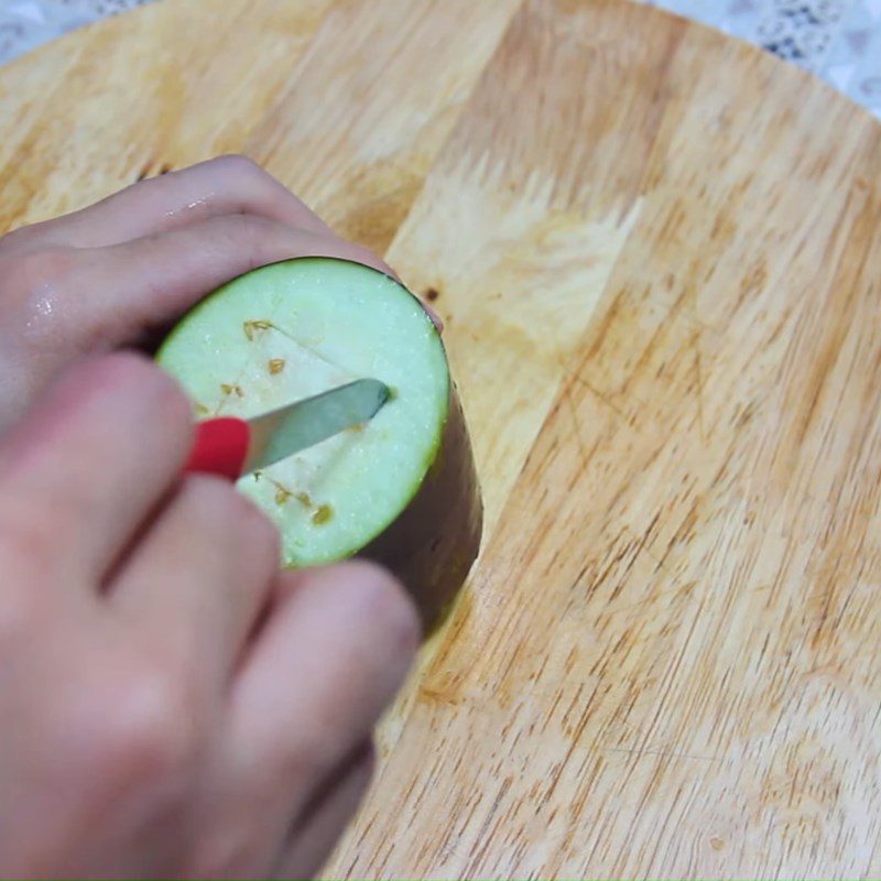 Step 1 Prepare eggplant Stuffed eggplant with meat steamed with soy sauce