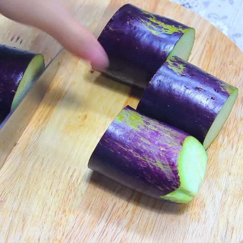 Step 1 Prepare the eggplant Steamed stuffed eggplant with soy sauce