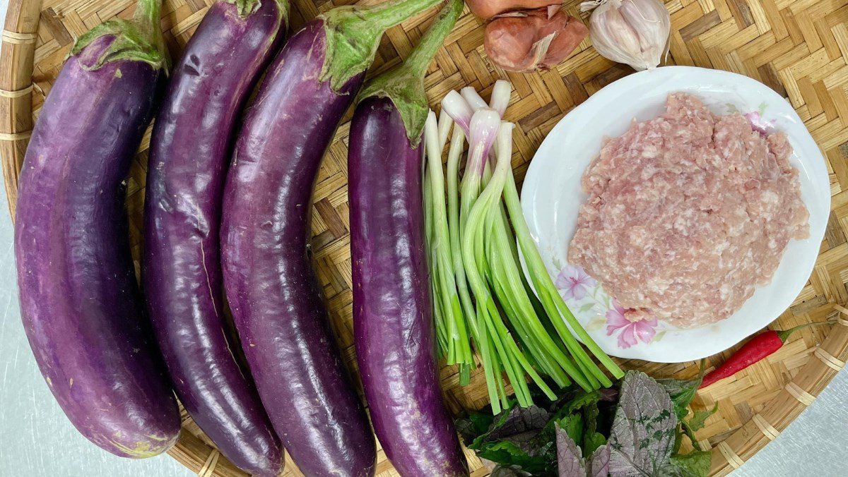 Ingredients for stir-fried eggplant, stir-fried eggplant with minced meat, stir-fried eggplant with beef, and stir-fried eggplant with shrimp