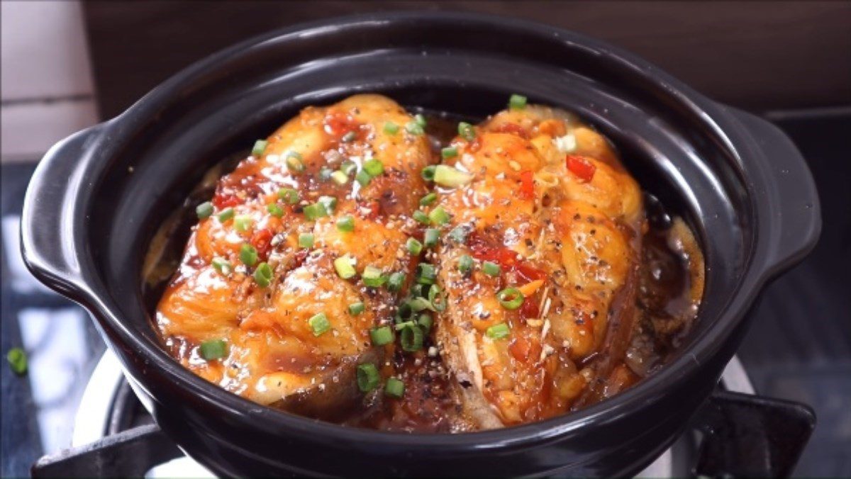 Braised Catfish in Clay Pot