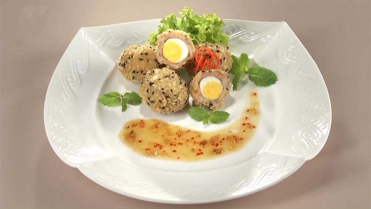 Fried quail egg fish balls with sesame