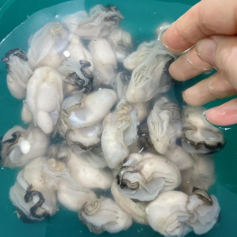 Step 1 Prepare oysters for Oyster Seaweed Soup