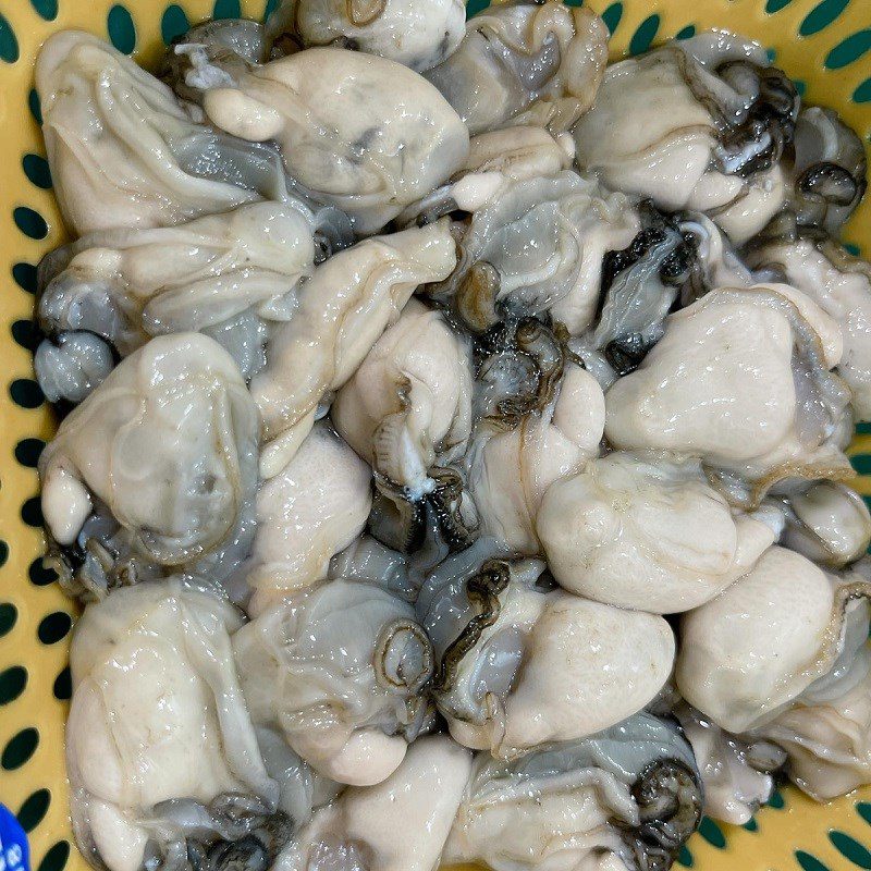 Step 1 Prepare oysters for Oyster Seaweed Soup