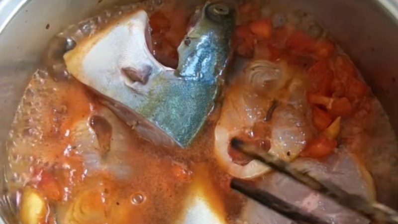 Cook fish with sour ingredients