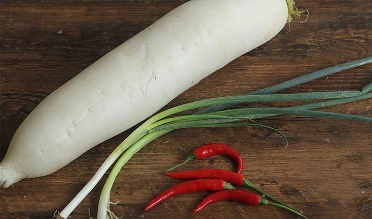 Ingredients for the 3 radish dishes: steamed, braised with meat, and shrimp and meat rolls