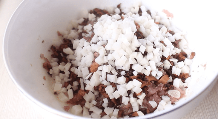 Step 3 Mix the filling mixture for baked buns with savory filling