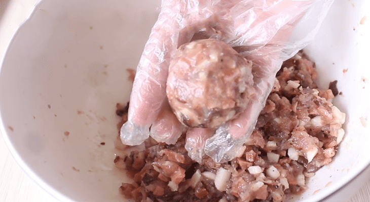 Step 3 Mix the filling mixture for baked buns with savory filling