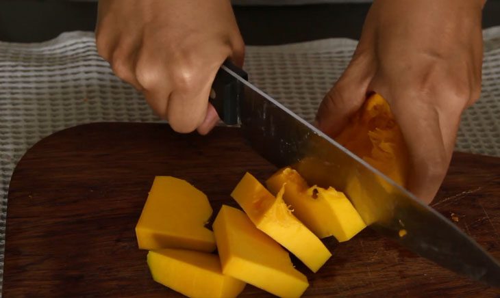 Step 1 Steam pumpkin Steamed Pumpkin Cake