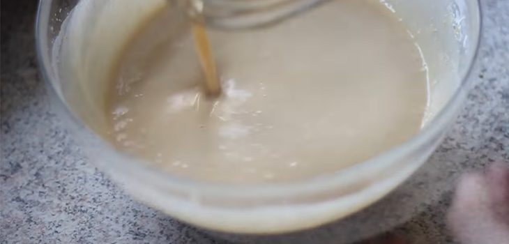 Step 2 Mixing the dough for steamed rice cake using a pan