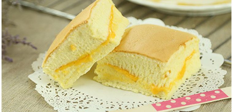 Egg-filled sponge cake