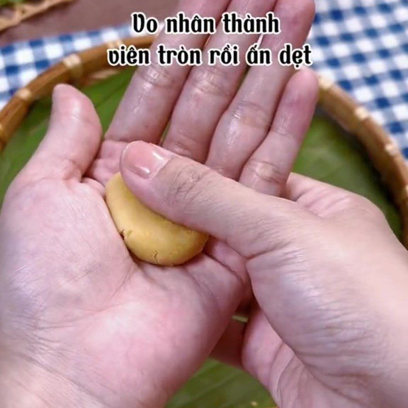 Step 3 Make the mung bean filling Flat cake