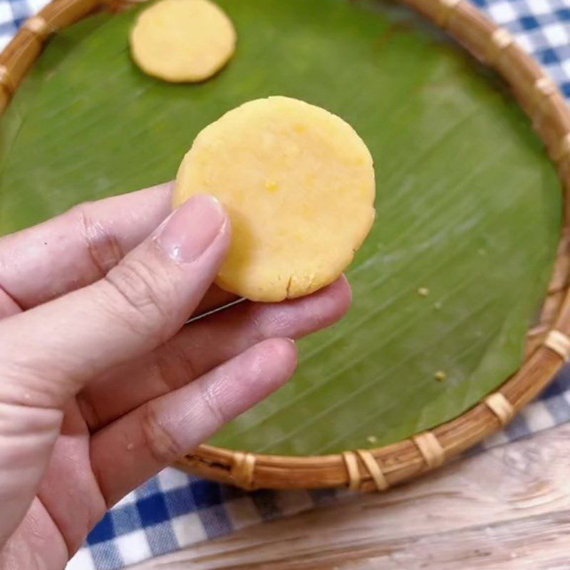 Step 3 Make the mung bean filling Flat cake