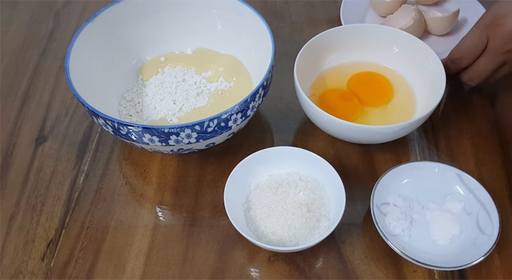 Step 1 Mix the cake batter Fried Flour Cake