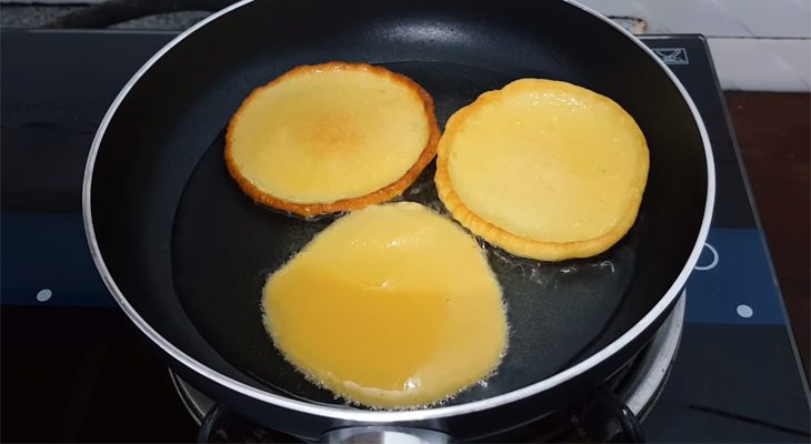 Step 2 Fry the cake Fried Flour Cake