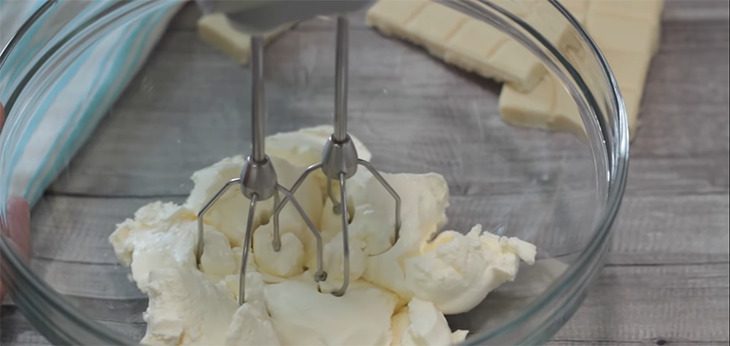 Step 2 Blend the cream cheese and yogurt Mango Cheesecake