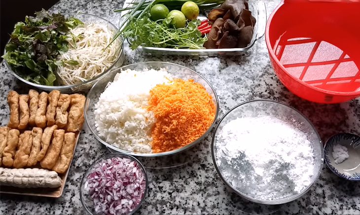 Ingredients for vegetarian rice rolls using a pan