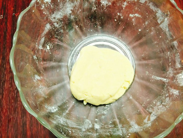 Step 1 Mixing the dough for Nhân Cake (Round Cake)