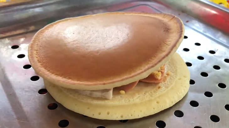 Step 5 Sandwich Doremon fried bread with savory filling