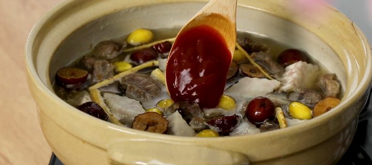 Step 3 Braised beef shank with ginkgo