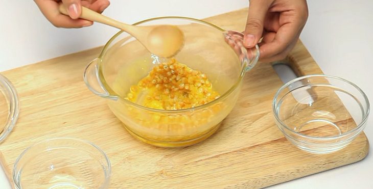 Step 2 Mixing ingredients How to make popcorn with butter in the microwave