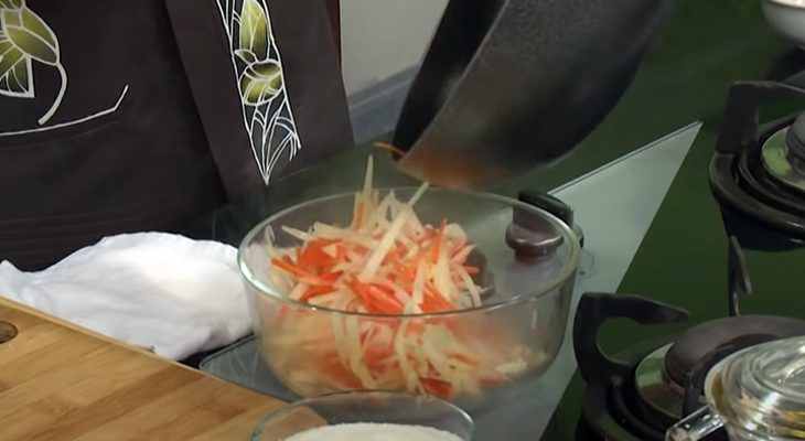 Step 4 Stir-fried cassava and carrot Vegetarian spring rolls