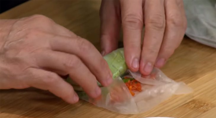 Step 5 Rolling the spring rolls Vegetarian spring rolls