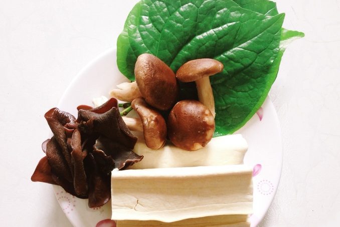 Ingredients for vegetarian lot leaf rolls