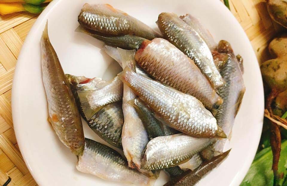 Step 1 Prepare the ingredients for crispy Linh fish with tamarind sauce