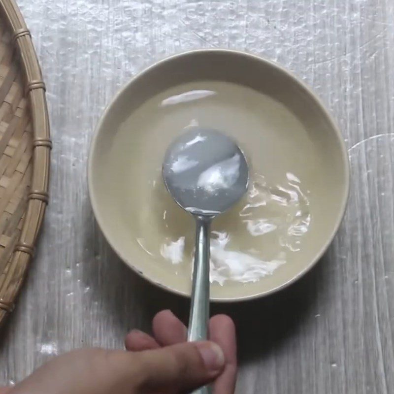 Step 2 Prepare the mixture of dried fish with sugar for frying