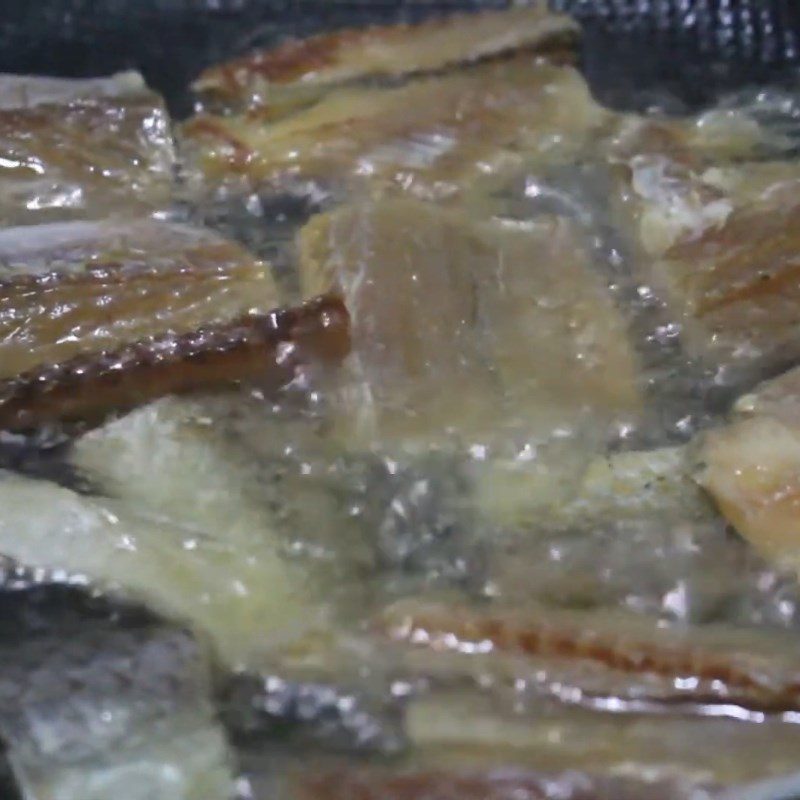 Step 1 Fry dried snakehead fish Fried dried snakehead fish with sugar