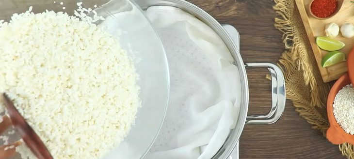 Step 1 Steam the glutinous rice for Fried Rice with Fish Sauce and Chili