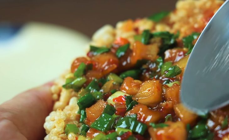 Step 5 Pour fish sauce over fried rice