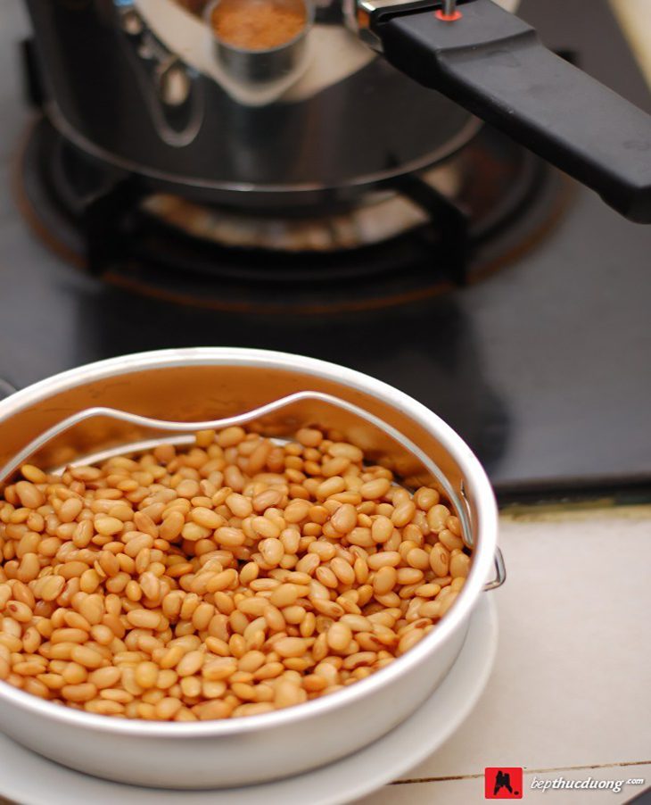 Step 2 Boiling Natto - fermented soybeans