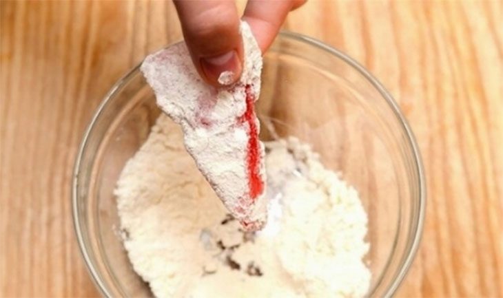 Step 2 Coat watermelon with flour for crispy fried watermelon