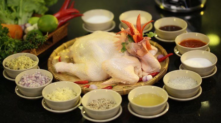 Ingredients for the dish steamed chicken with fish sauce nhi