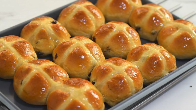 Hot cross buns