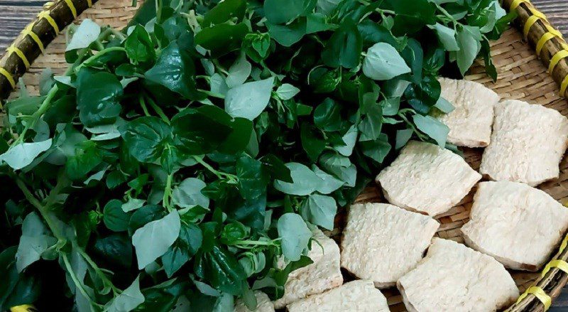 Ingredients for making vegetarian water mimosa salad