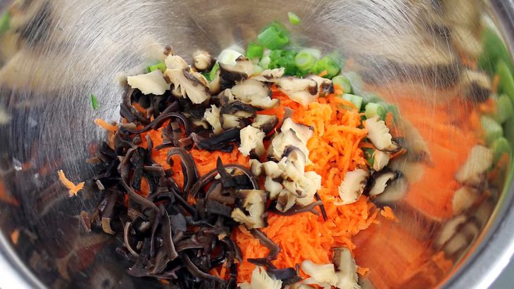 Step 2 Make the filling for vegetarian dumplings