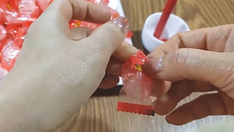 Method 2: Using candle glue