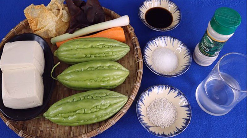 Ingredients for the stuffed bitter melon with tofu dish