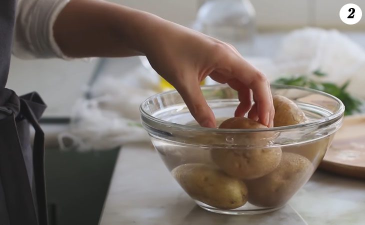 Step 1 Prepare the ingredients for Cheesy Baked Potatoes