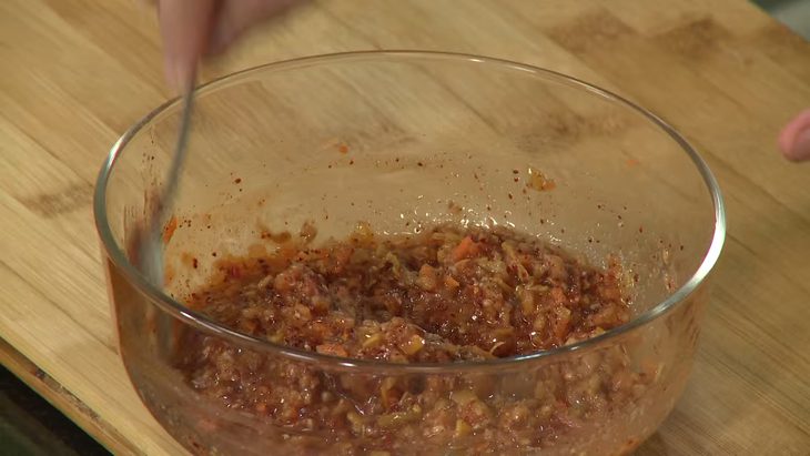 Step 1 Prepare the ingredients for vegetarian napa cabbage kimchi