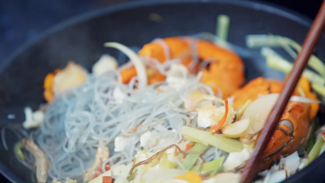 Step 3 Stir-fried pieces Stir-fried vermicelli with crab