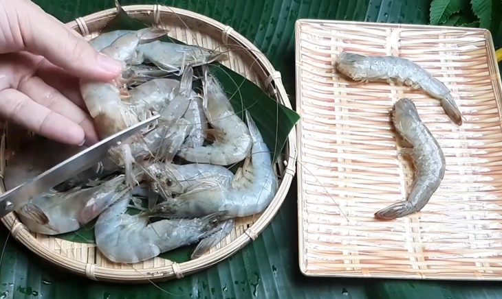 Step 1 Preparing fresh shrimp Fried Shrimp Bread