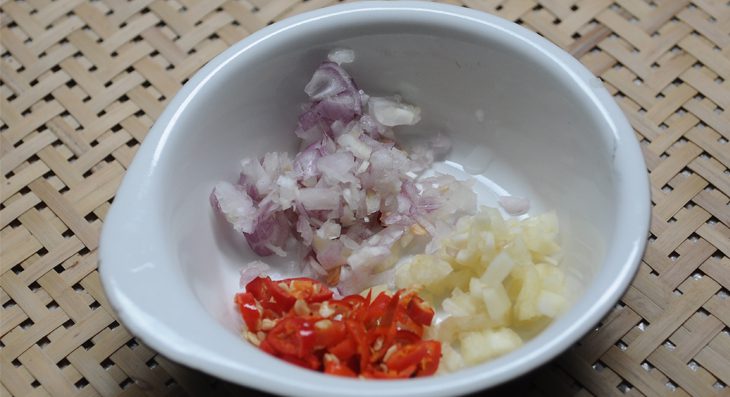 Step 1 Prepare the frog and other ingredients for Braised Frog