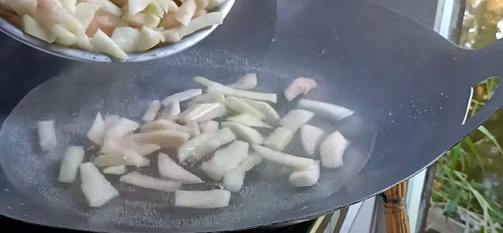 Step 2 Boil grapefruit peel for grapefruit peel jam