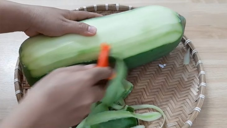 Step 1 Preparing the Papaya for Papaya Jam