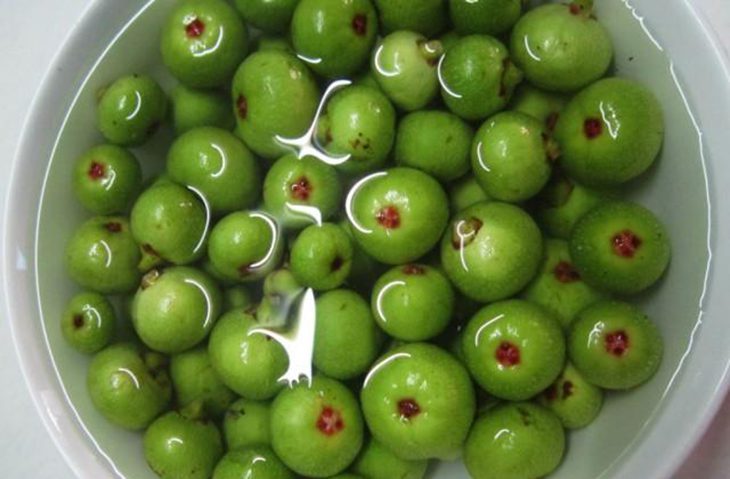 Step 1 Prepare ingredients for Traditional Fig Salad